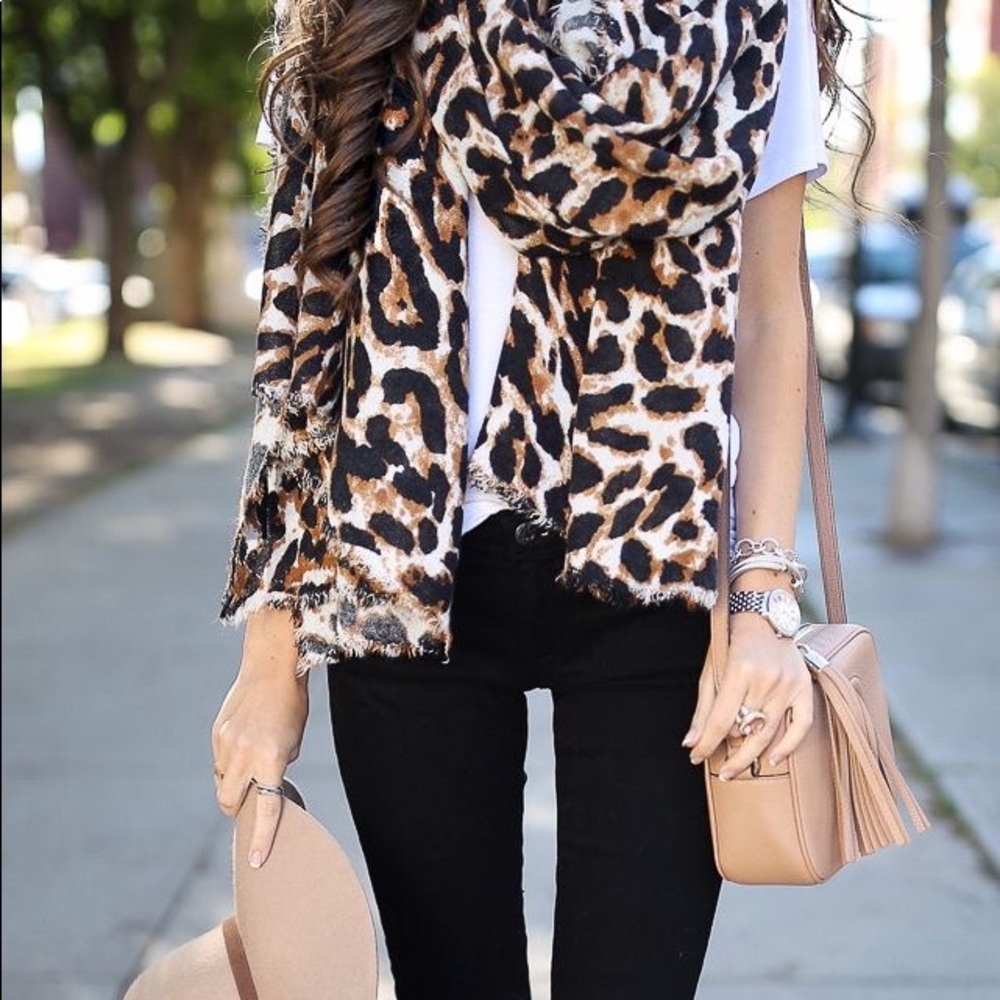 Leopard wrap